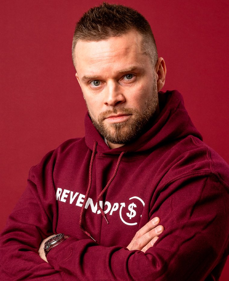 Mika Jordanov - RevenueOps perustaja, myyntikonseptit ja CRM-järjestelmät